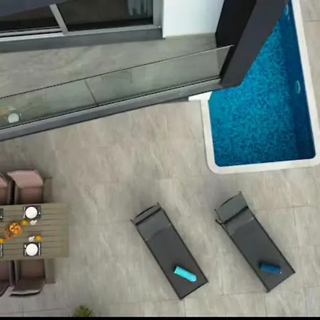 فيلة Paradise Palms